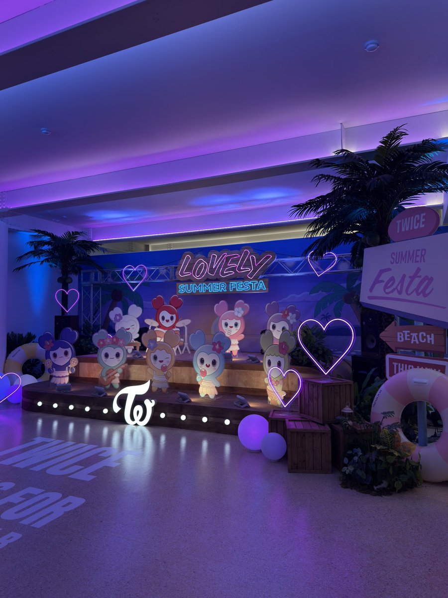Charlie0nce's tweet photo. 😆😆😆

#TWICE_THISISFOR_POPUP
#FANS_SHOP #팬즈샵 https://t.co/mEprbgPr5L