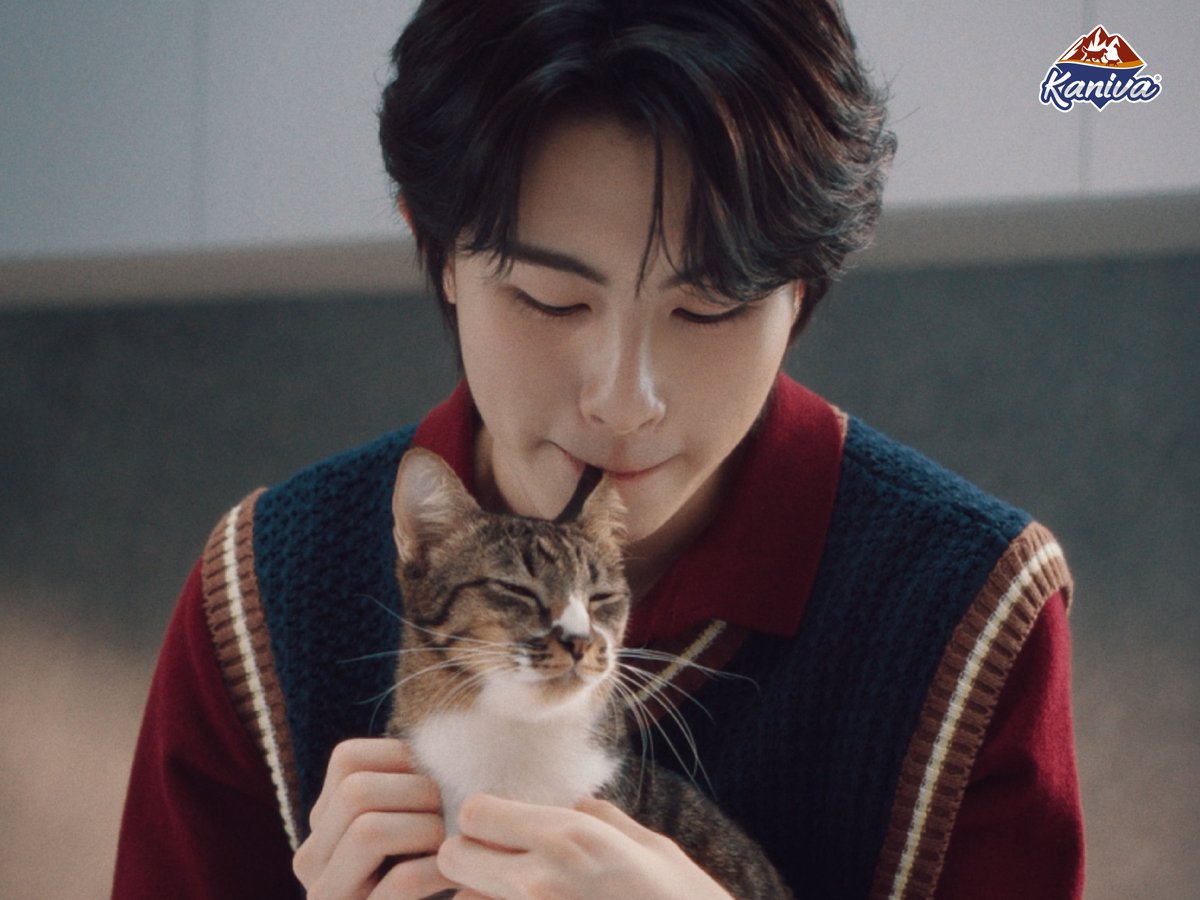 KanivaOfficial's tweet photo. "ไม่ต้องเหมือนใคร หมาแมวก็รัก” KANIVAXBUS 🐱🐶

#Kaniva #คานิว่า #ถูกใจคนรู้ใจแมว #คนว่าใช่หมาก็ชอบ #KANIVAxBUS https://t.co/Sz2IhWqY7A