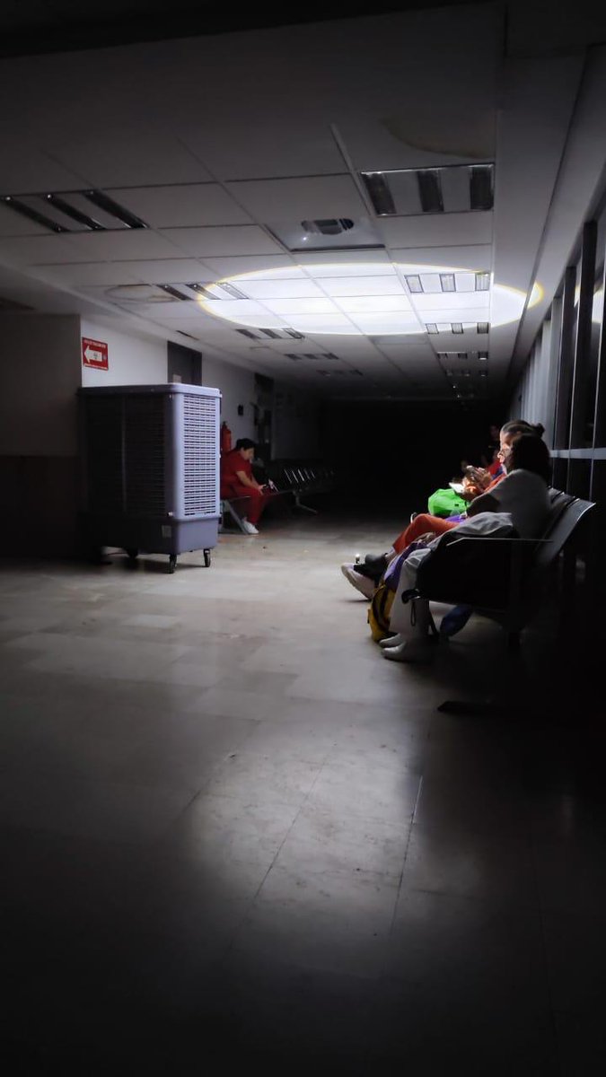 DrChavezDiaz's tweet photo. Cómo en Dinamarca, aerocoolers y sin luz https://t.co/pESSRp1qkH