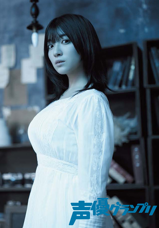 lovelivematocha's tweet photo. 進藤あまねさんの幽霊コス、美しいしデカすぎんだろ…
白いドレスで強調された胸のボリュームがエグいくらい魅力的に見えて、幽霊なのに涼しくならずに逆に熱くなっちゃうわ😂
怪談話も楽しみ！
#声グラ #進藤あまね https://t.co/PxldIAQYHz