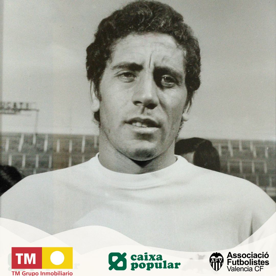 FutbolistasVCF's tweet photo. Comenzamos la jornada recordando y felicitando a tres valencianistas ilustres que vinieron al mundo tal día como hoy: Pep Claramunt (1946), en el año que lleva su nombre; Eloy Olaya  (1964) y Gabriel Taltavull (1921-89) 🙏🦇🎂⚪⚫ #felicidades #siempreenelrecuerdo #orgullosos https://t.co/YVTxEFzgFM