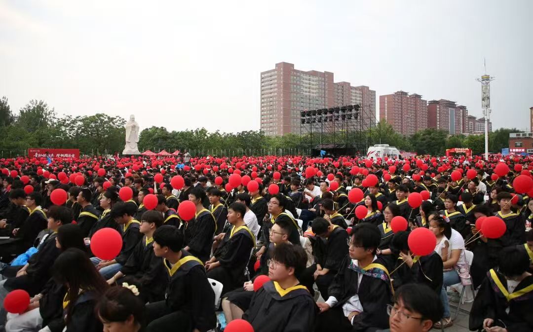 CleoraMennzar1's tweet photo. @ 同窗好友，今日帽穗拨向肩侧，青春剧本的新章刚翻开第一页。 https://t.co/PmCbp6Zfwn