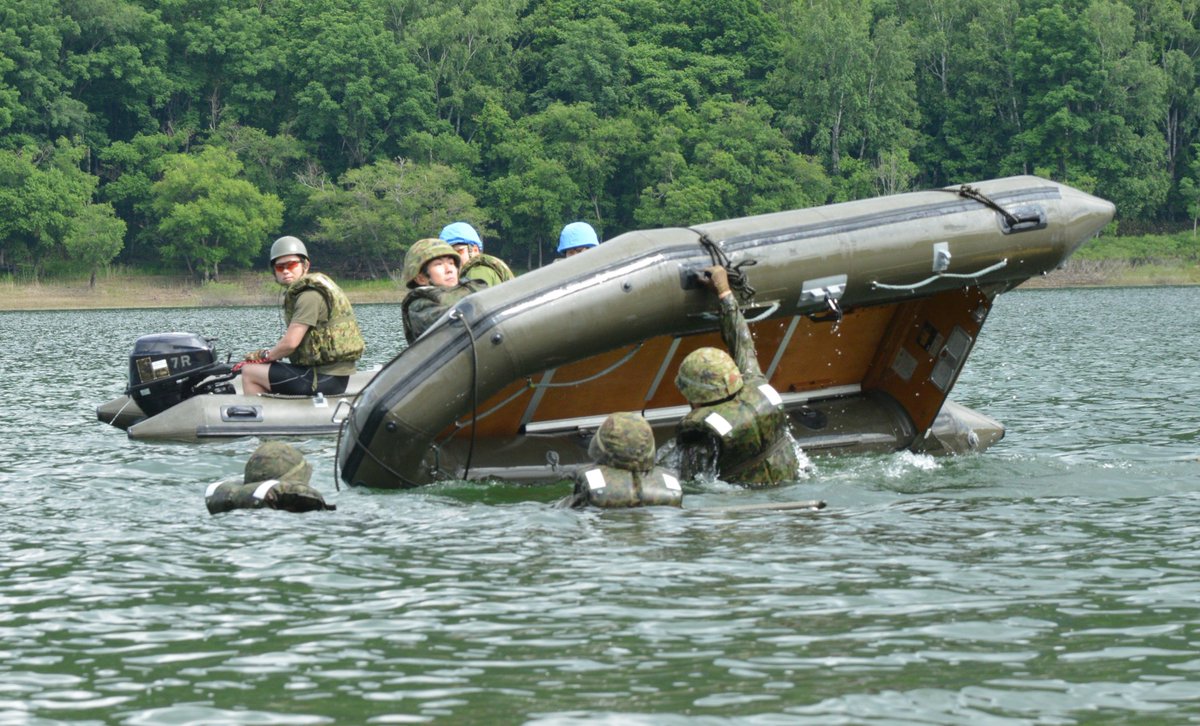 11b_na_jgsdf's tweet photo. ６月２８日から７月３日までの間、第１１偵察隊は南富良野町かなやま湖において令和８年度偵察部隊合同訓練（水路潜入）を担任・実施し、水路潜入及び渡河等に必要な河川等の通過技能（オートバイの搭載・卸下を含む。）の練度向上を図りました。

#自衛隊 #陸自 #Rcn #recon #第１１偵察隊 #レ魂 #水路潜入 #写真