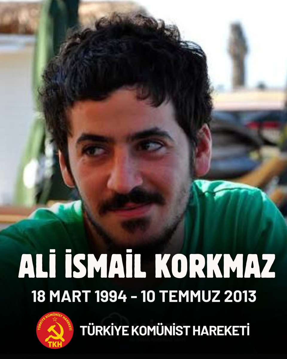 TKH_genelmerkez's tweet photo. Ali İsmail Korkmaz'ın katledilmesinin üzerinden 13 yıl geçti.

Katliamın sorumlularına ödül gibi cezalar verilmesi, Ali İsmail'in başına tekme atan polisin ise kendisinin mağdur olduğunu iddia ederek Gezi Davası'na müdahil olması da hafızalarda yerini koruyor.

Ali İsmail'i aramızdan alanların, iktidarın "destan yazdılar" sözleriyle övdüğü polisler olduğu unutulmamalıdır.

Ali İsmail'in eşit ve özgür bir dünya hayali, geride kalanlara bıraktığı en büyük mirastır.
Ali İsmail hep 19 yaşında.

#AliİsmailKorkmaz