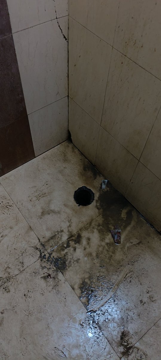 KBPIJdRCiQJFckE's tweet photo. @IRCTCofficial @RailMadad
Washroom at Delhi cant station  @AshwiniVaishnaw https://t.co/EXnopJsXsi