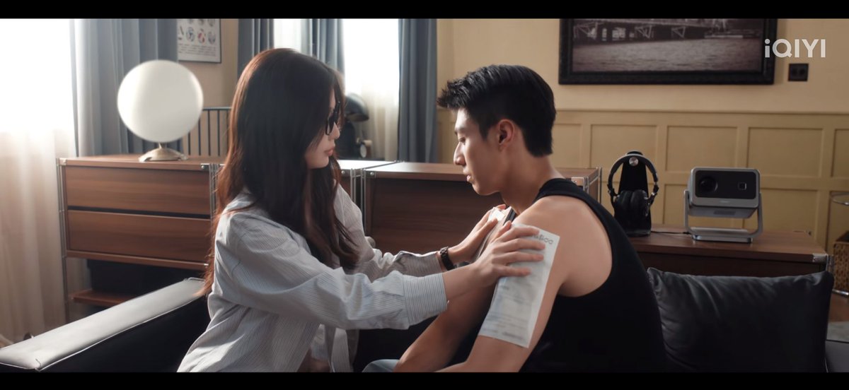 xinnamjeon's tweet photo. lmfao, this scene of lin wanxing putting fake tattoos on wang fa is so freaking funny. such an unserious moment while they’re talking about something so serious. please, the way he didn’t even retaliate and just let her keep putting them on him 😭

“i’ll wipe them off for you later” 🤣🤣🤣
#roadtosuccess
