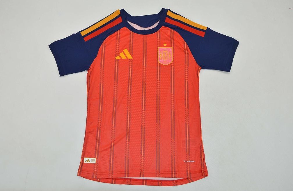 17ct_info's tweet photo. 🙌 ¡Volvemos a animar a ESPAÑA hoy! 🇪🇸

⏰ Si aún no tienes las camisetas de este Mundial, aún estás a tiempo 

Entra en la web y descubre los productos que están arrasando 🔥 https://t.co/48hebPMYbe