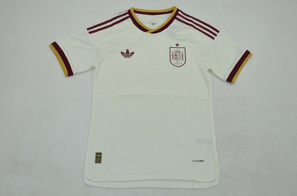 17ct_info's tweet photo. 🙌 ¡Volvemos a animar a ESPAÑA hoy! 🇪🇸

⏰ Si aún no tienes las camisetas de este Mundial, aún estás a tiempo 

Entra en la web y descubre los productos que están arrasando 🔥 https://t.co/48hebPMYbe