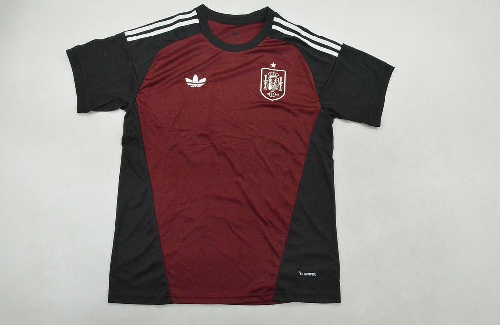17ct_info's tweet photo. 🙌 ¡Volvemos a animar a ESPAÑA hoy! 🇪🇸

⏰ Si aún no tienes las camisetas de este Mundial, aún estás a tiempo 

Entra en la web y descubre los productos que están arrasando 🔥 https://t.co/48hebPMYbe