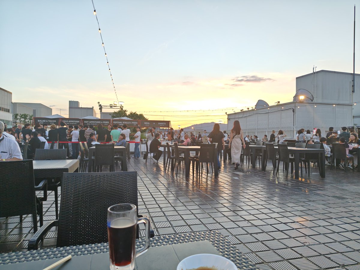 karasu1143's tweet photo. 夕暮れ京都高島屋ビアガーデン
思いの外涼しい
社用族多し
季節を感じます https://t.co/i4W6lYEnvL