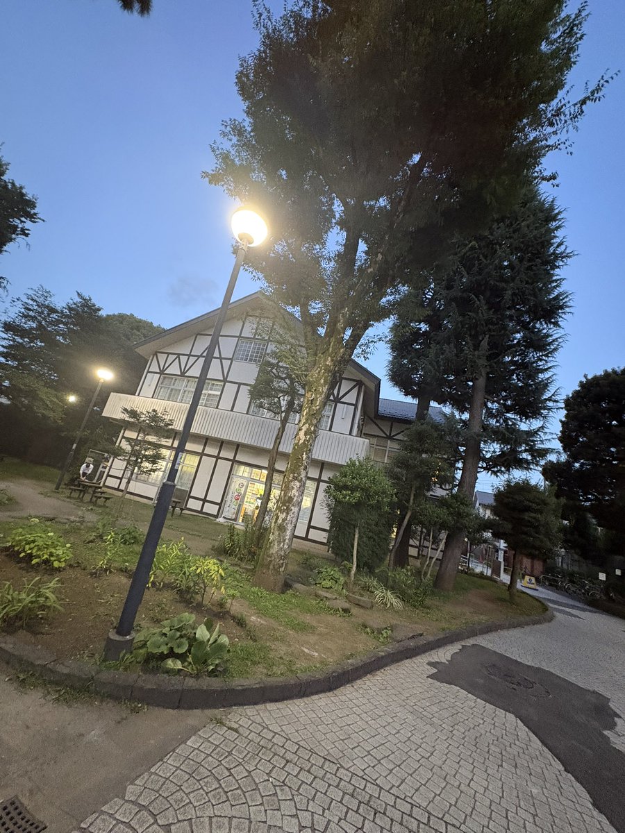 inu's tweet photo. CD返しに図書館に来ました https://t.co/2tfxCVBD6u
