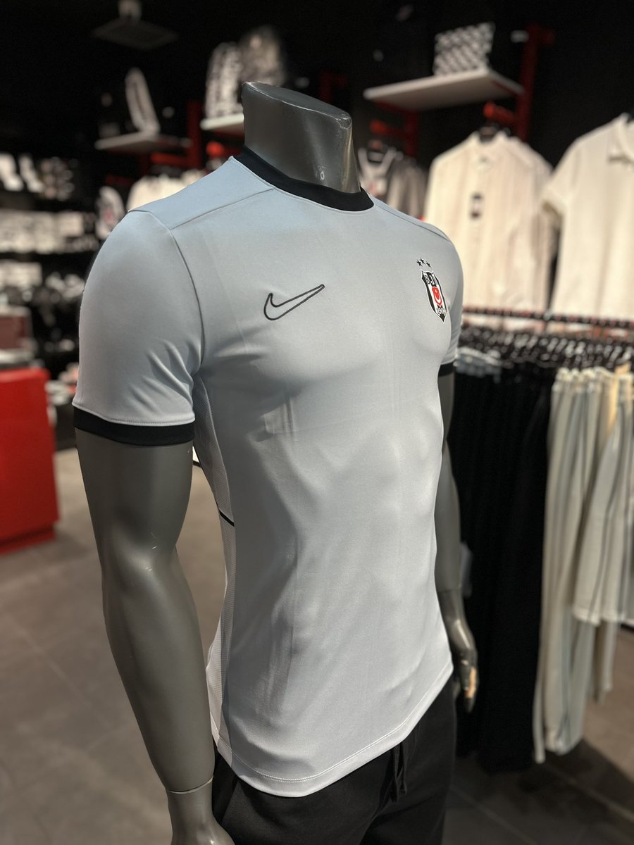 krtlyvsbursa's tweet photo. NIKE BEŞİKTAŞ GRI ANTRENMAN T-SHIRT 26-27  FZ9754

2.299,00₺

#beşiktaş #kartalyuvası #besiktasliyiz https://t.co/iOGdpVzVUe