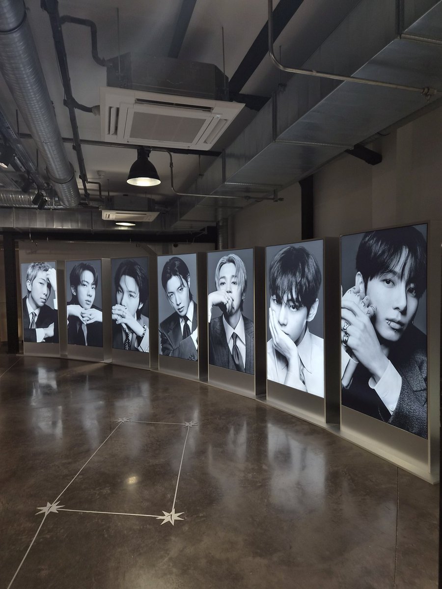 ARMYFRANCE_'s tweet photo. [@BTS_twt x Pop Up ARIRANG]

ARMYs,

Le BTS Pop Up : ARIRANG ouvre ses portes aujourd'hui à Paris et une de nos admins s'y est rendu !

🗓 du 10 juillet au 2 août 
📍38 Rue du Mont Thabor, 75001 Paris, France

Des créneaux peuvent se libérer alors n'hésitez pas à vérifier les disponibilités de temps en temps.

🔗 https://t.co/lPh4foi6E9 

Un stand de merch est également disponible si vous souhaitez acheter des produits de la tournée 💜

#BTS #방탄소년단 #BTS_ARIRANG
