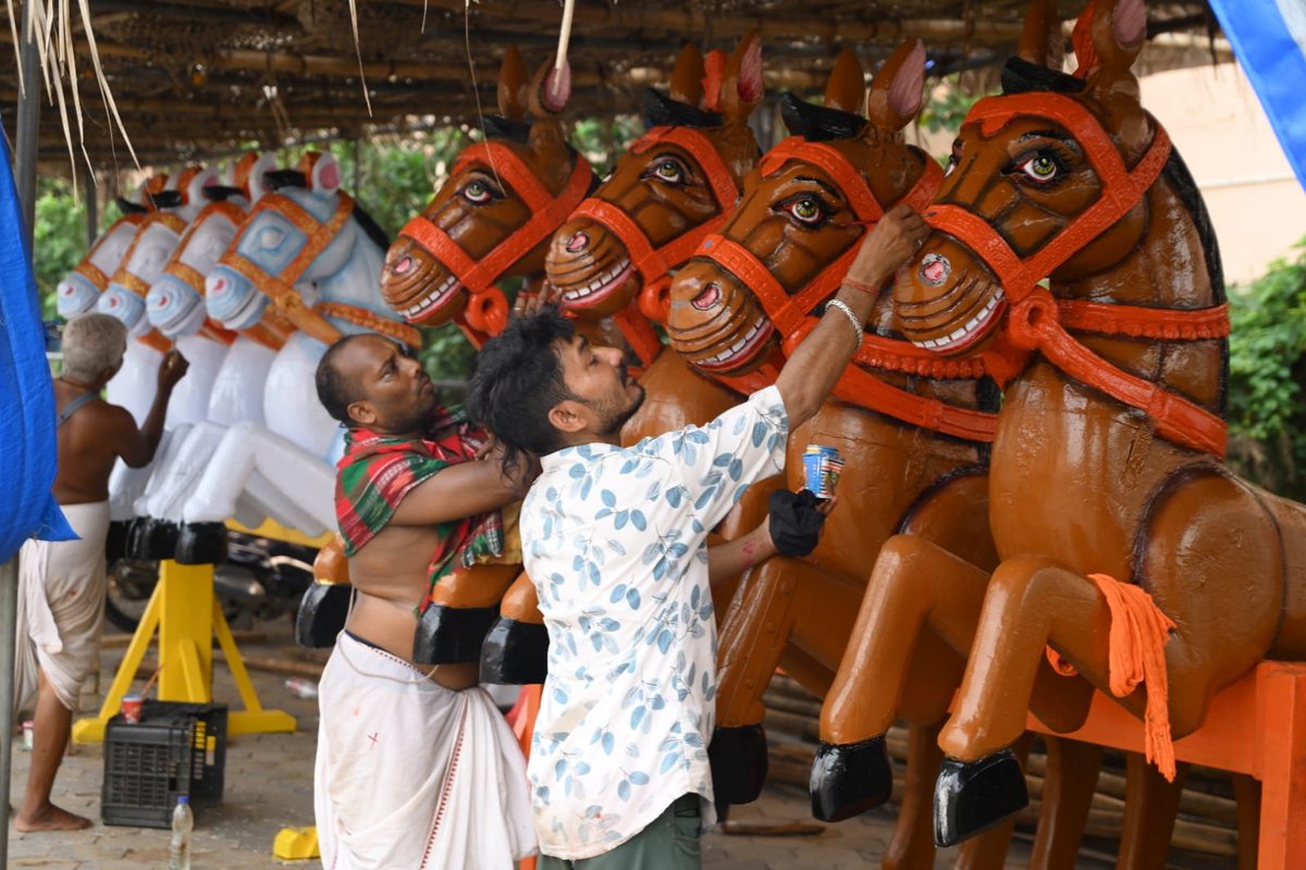 editorvskbharat's tweet photo. जय श्री जगन्नाथ

महाप्रभु का दिव्य रथ धीरे-धीरे अपना पूर्ण आकार ले रहा है.....
#Rathayatra2026 #JaiJagannatha #RathaJatra2026 #RathaYatra #ShreeJagannathaDhaam #Puri https://t.co/R9P3WHVQaR