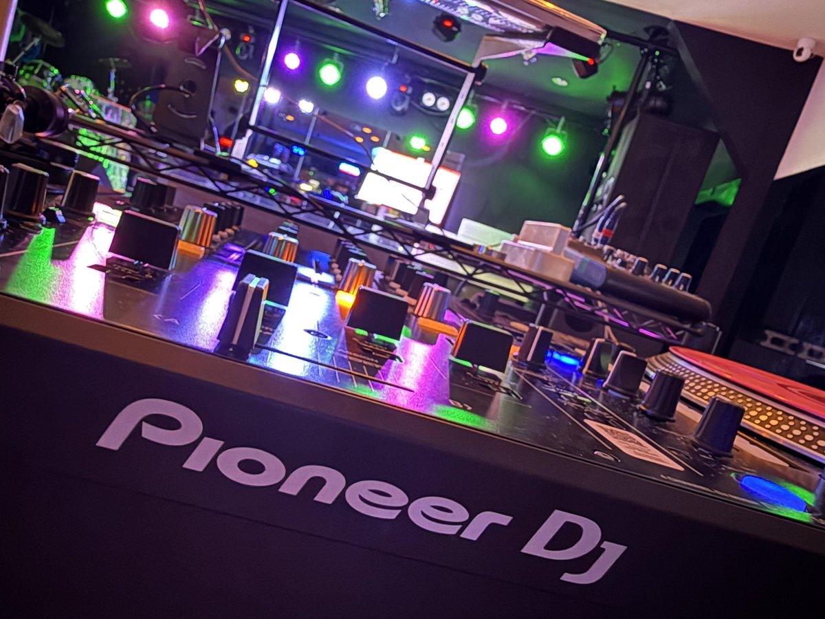 studio314_'s tweet photo. 7月10日(金)
本日もレギュラー営業♪
19時〜24時

DJ Too.
DJ オーナー

エントランス料金込み
お1人様 飲み放題2500円
ビール、カクテル各種
ソフトドリンク、ノンアルもあります〜

パラパラ・聴き専の方も大歓迎〜
2次〜最新まで幅広く♪
旭川でパラパラ・ユーロといえば
週末のStudio314へ🕺 https://t.co/ehGWQzf8FW