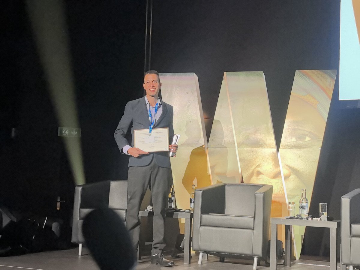 LidiaHid's tweet photo. Dentro de 18 proyectos nominados en la categoría C1 del CMSI Forum 2026, Servicios en Línea, portal de autogestión obtuvo la categoría de campeón. Elio Pérez recibió el premio, jefe de grupo de desarrollo. Un orgullo para #Cuba, @Mincom y @ETECSA_Cuba. #WSiS2026 #UIT. https://t.co/pg1dgDxInP