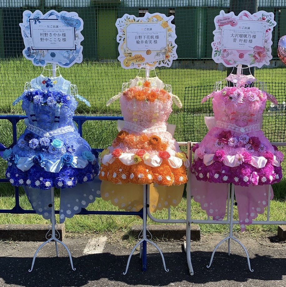 saika5171041's tweet photo. 蓮ノ空6thライブ埼玉公演にて
蓮ノ三連華の皆様になかさん、すけさん、ｻﾄｼｭﾝよりフラスタを贈らせていただきました
3年間あなた達と同じ時を共に歩めたことは人生の誇りです
この一年全力でもがいて掴んだ夢の舞台、笑顔に満開の花を咲かせていきましょう！

「駆け抜けた時間は永遠に枯れない」 https://t.co/jAH4WnOpOE