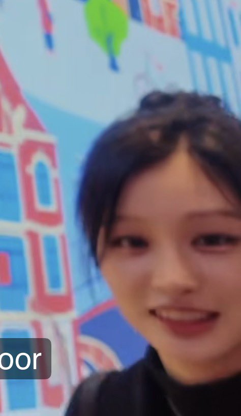 ohaewoned's tweet photo. sullyoon when she heard theres minecraft merch vs sullyoon when she found out theres limited options of minecraft merch https://t.co/przoqlvdzV