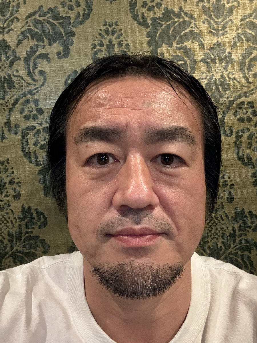 taguchiryusuke's tweet photo. 晴れ舞台でケンザケンザの中分ケンザ！

中分け生活47日目

いつもと壁紙が違う中分け

#69日耐久ヘアスタイル https://t.co/VUt2rfR4lr