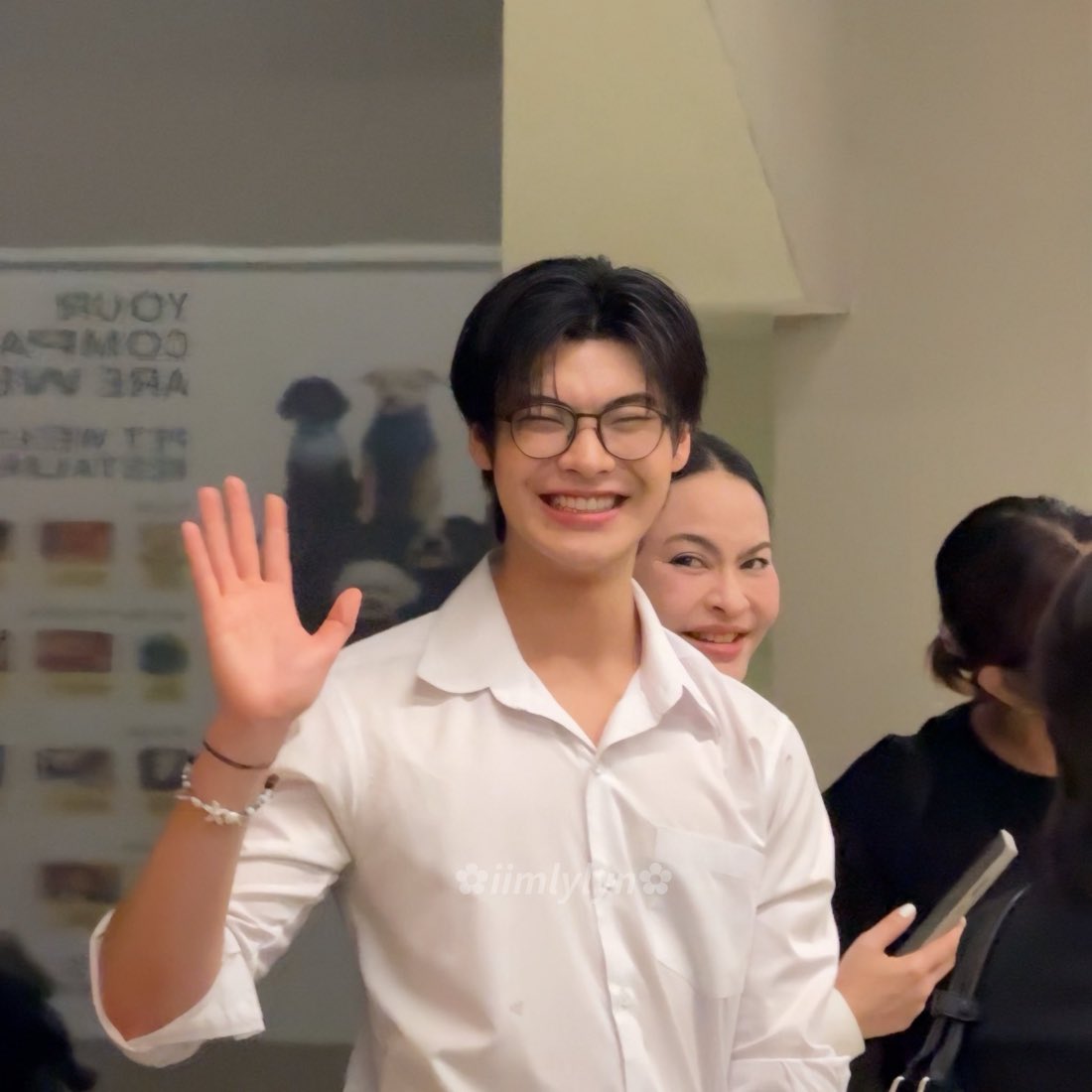 mewmoryy's tweet photo. คือไม่รู้เพราะคอนเซ็ปหนังเมื่อวานรึป่าวเลยใส่กำไลอันนี้ แต่แอบเขินอะมันมีความทะเล หอยเอย หินเอย เหมือนมีน้องคลื่นอยู่ข้างกายตลอดเวลา 

คันหัวเฟ้ย🫪🌊
cr. iimlylyn

#tthi_eks https://t.co/vKqy6Y4Nrx