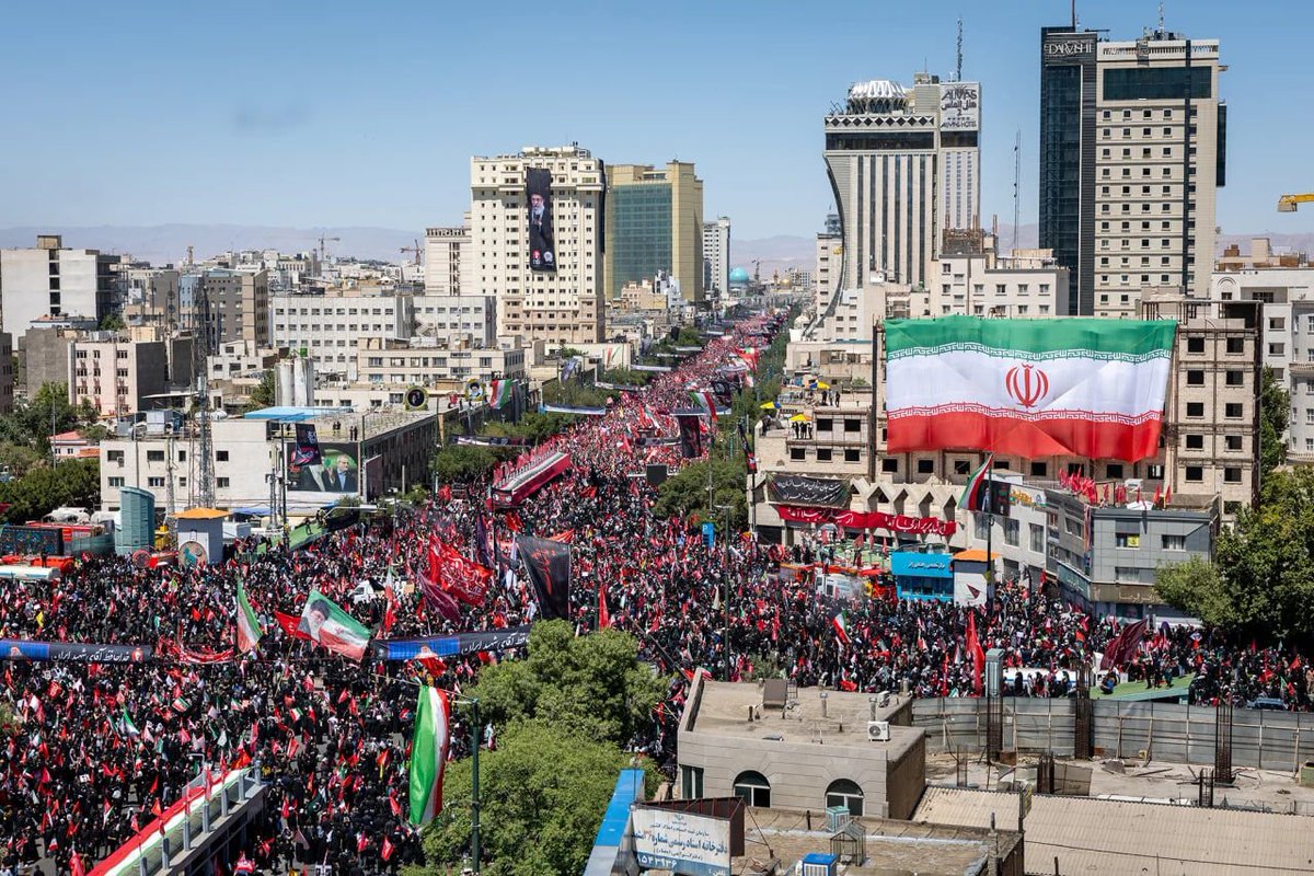 lesani_60's tweet photo. Mashad Khamenei funeral cermony
picture by CNN https://t.co/DGVKxOvHP0