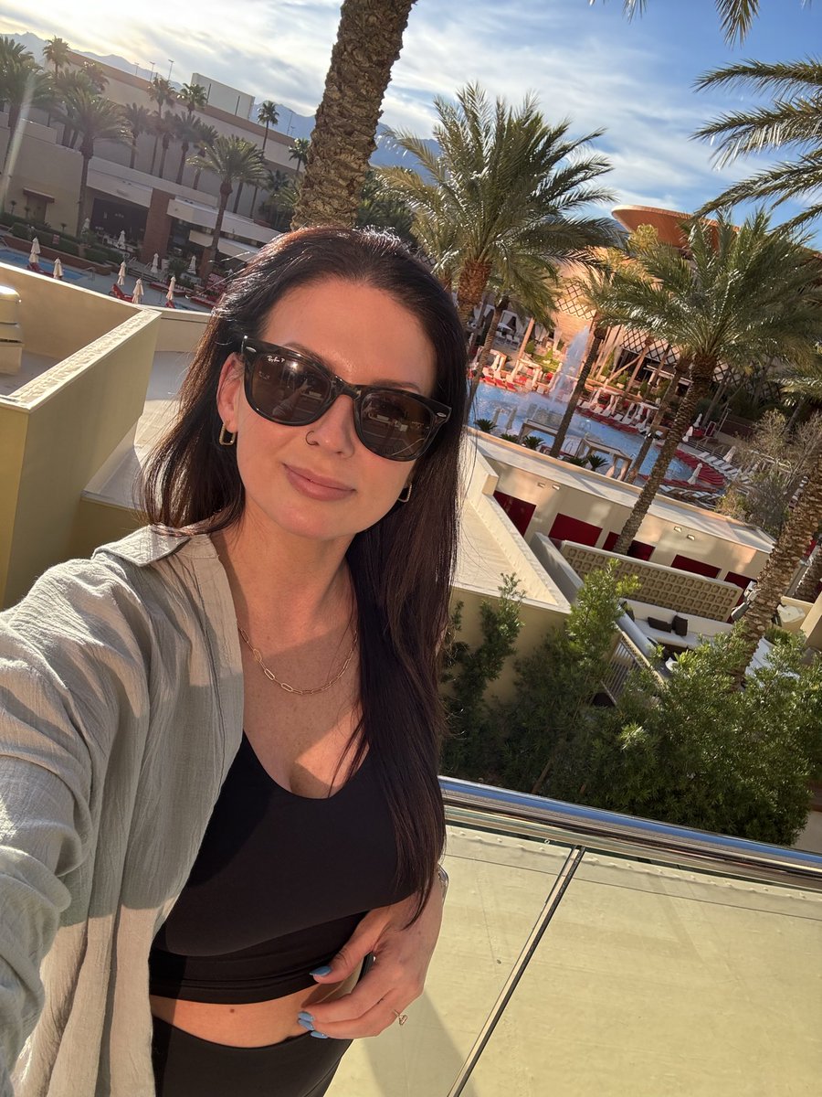 ronivalentinexo's tweet photo. Vegas 🎲 #bikini #sincity #mylf https://t.co/7ZsckauKqU