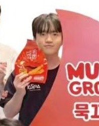T1keriapics's tweet photo. AG26 roster new group photo and putting Keria at the back is definitely a choice 😭 https://t.co/R1lUx3TBtV