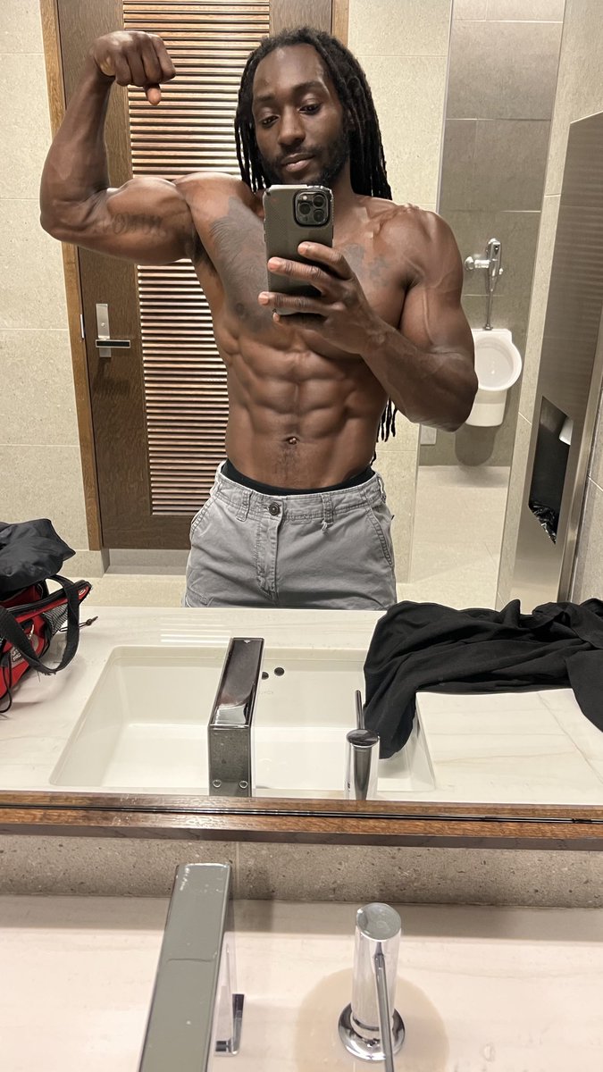 bdsb65's tweet photo. Did I catch your attention 👀? 

#dallas #dfw #dtx #personaltrainer https://t.co/I12Di7N9oL
