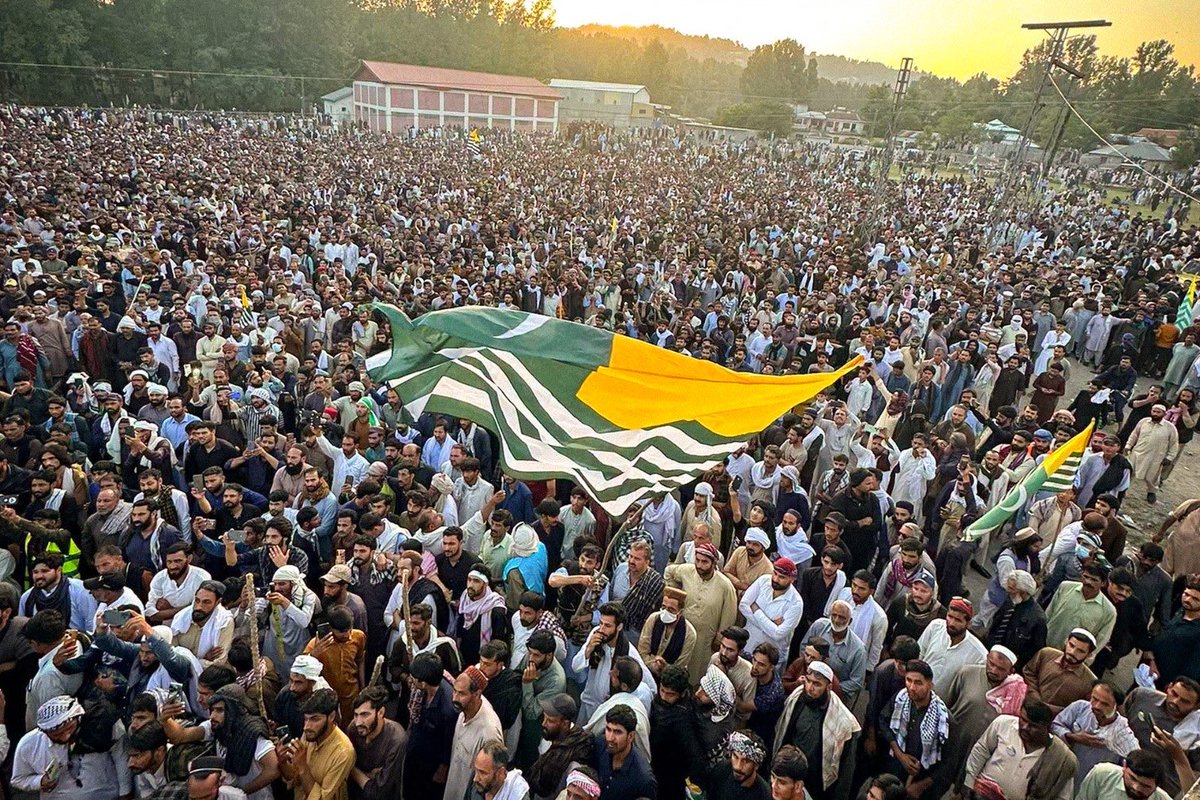 fiona_lali's tweet photo. 3 YOUNGSTERS HAVE BEEN KILLED ON THE OUTSKIRTS OF RAWLAKOT by security forces!

Wajid Sadeeq. Nasir Nazir. Mustafa Rahim. 

The Pakistani state has launched a vicious attack against the masses and is lying through its media. TELL THE TRUTH! 

FORWARD TO VICTORY IN AZAD KASHMIR! #AJK