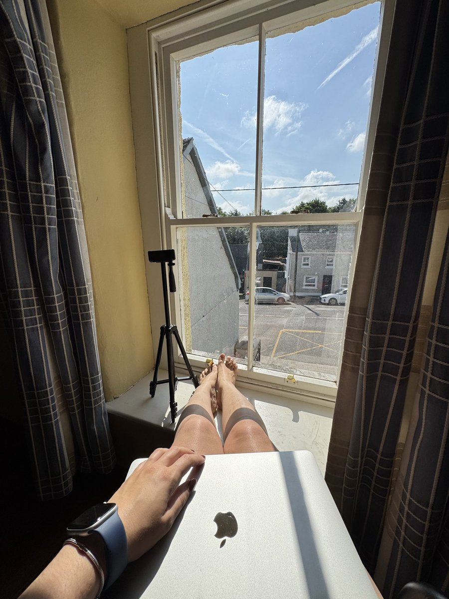 ugckaroline's tweet photo. Just finished filming some content for a collaboration and now I’m editing with the sunshine coming through my window ☀️
A good Friday feeling ✨

#ugc #ugccommunity #contentCreator #UGCeurope #MarketingSuccess 
#content #ireland https://t.co/0nTeGEKGeG