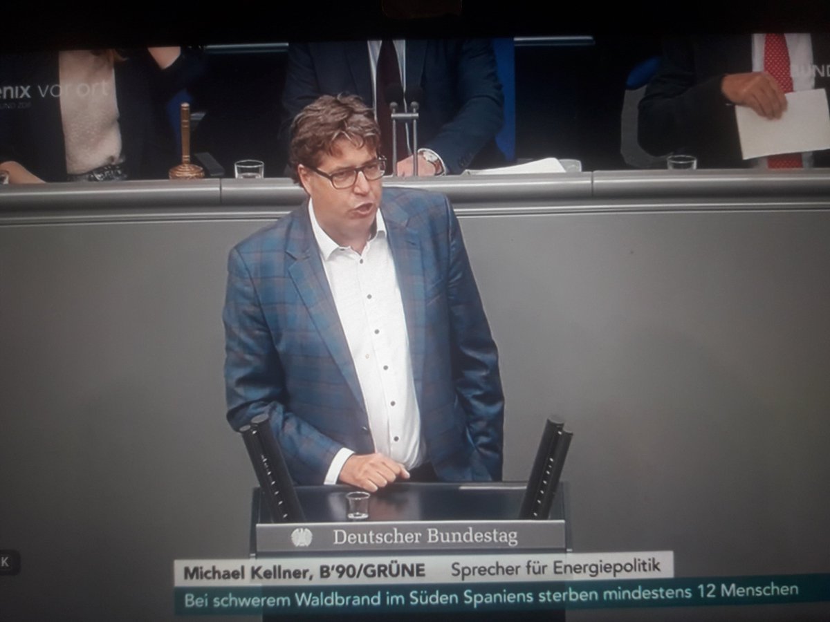 Bea08110's tweet photo. Michael Kellner, Grüne bezeichnet die AFD als
"Überlebenden der Rechskanzlei"
auf Nachfrage der AFD sagt er weiterhin
"sie stehen in einer Tradition des Nationalsozialismus"
für beides gab es KEINEN Ordnungsruf nicht einmal eine Rüge von RAMELOW/Linke
die Menschen sehen das und die werden alle weiter
abschmieren.