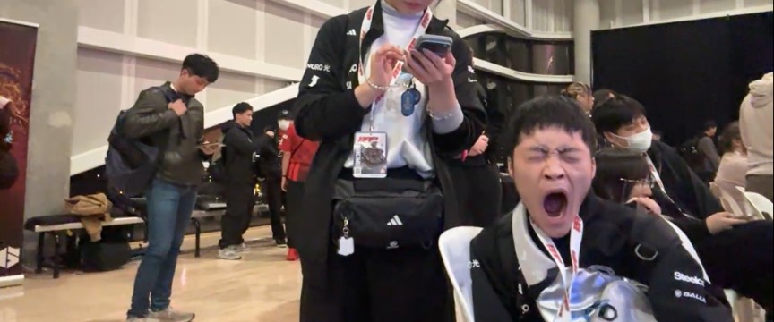 baaaya100's tweet photo. やす「ひなおがほんと一瞬目を離したすきにいなくなる、その時の冷や汗が尋常じゃない…」と引率の苦労を語ってる時の本人大あくびｗｗｗ https://t.co/x2K1ZCjSmw