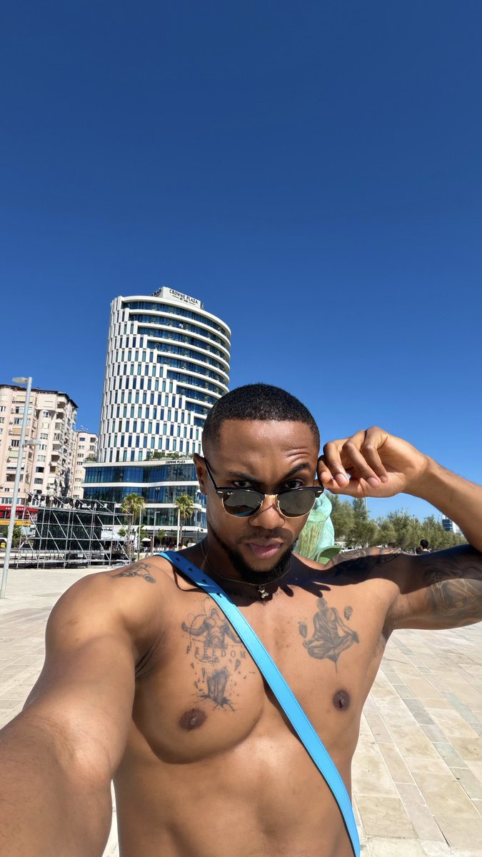 AjeboDanny's tweet photo. It’s crazy how you can take a picture of nothing but the sky, and somehow instantly know you’re not in Nigeria. https://t.co/9gsBSn7Ki5
