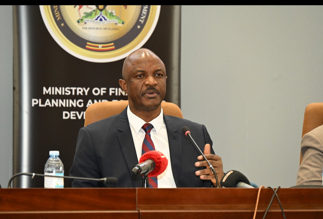 GovUganda's tweet photo. 𝐆𝐨𝐯𝐞𝐫𝐧𝐦𝐞𝐧𝐭 𝐑𝐞𝐥𝐞𝐚𝐬𝐞𝐬 𝐒𝐡𝐬𝟐𝟑.𝟎𝟑 𝐓𝐫𝐢𝐥𝐥𝐢𝐨𝐧 𝐟𝐨𝐫 𝐐𝐮𝐚𝐫𝐭𝐞𝐫 𝐎𝐧𝐞 𝐅𝐘 𝟐𝟎𝟐𝟔

The funds will support implementation of government programmes, service delivery, and priority investments. The release represents 27% of the approved annual budget and has been aligned with expected revenues and financing flows.
#KnowYourBudget26