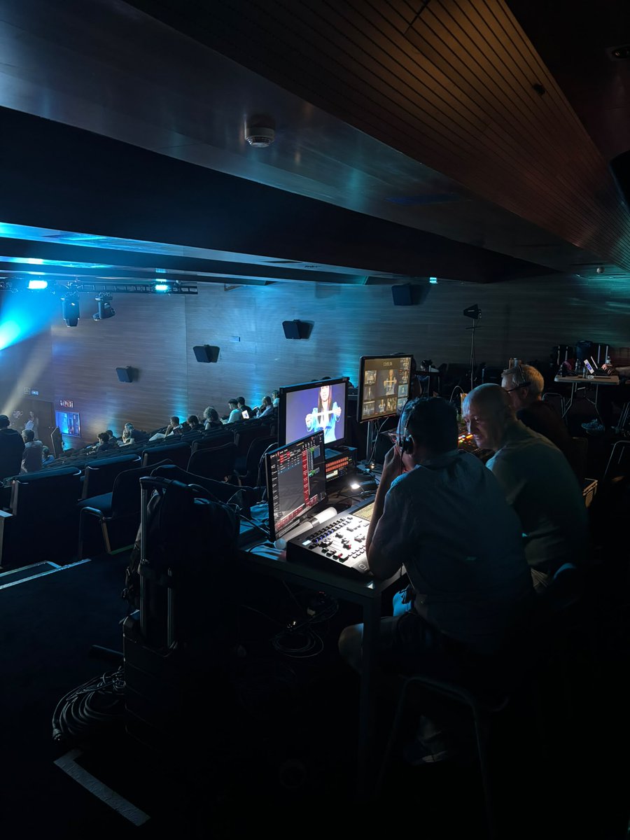 GRUPMEDIAPRO's tweet photo. L’Auditori de GRUP MEDIAPRO a Barcelona ha acollit el sorteig de l’@EuroCup 26-27 🏀

Uns 20 professionals del grup, amb participació d’Eumovil, @wtvision_ i Overon, han assumit la producció tècnica: realització, desplegament multicàmera i transmissió via satèl·lit. https://t.co/LWFkrEYcYq