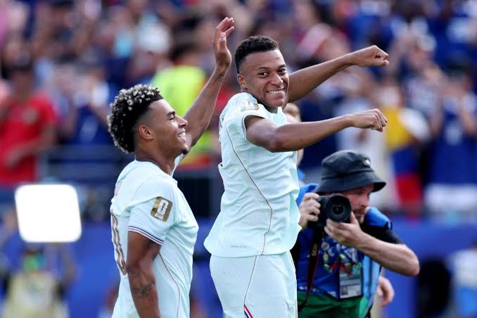 RepinaNadezda's tweet photo. 🇫🇷 France is in the semis! Mbappé missed a pen but bounced back with a stunning goal, leading France to a 2-0 win over Morocco. He’s now tied with Messi at 8 goals this WC! Up next: Spain or Belgium. Can anyone stop Les Bleus? 🏆⚽️ #FIFAWorldCup #FRAmar #Mbappe https://t.co/yfyQKB6bMD