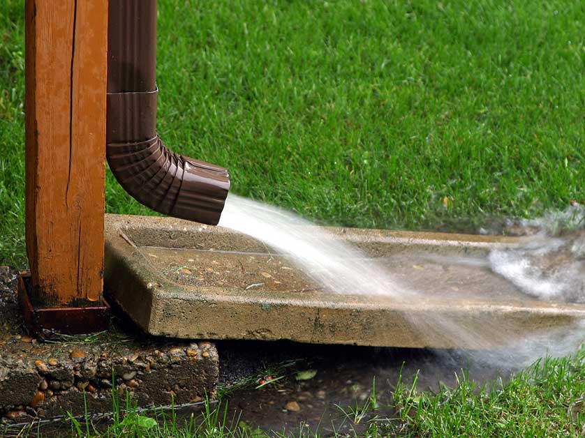 GUTTER5023's tweet photo. How Splash Blocks and Downspout Extensions Save Your Yard https://t.co/ghCt1fh1gs https://t.co/JcsX6QusNH