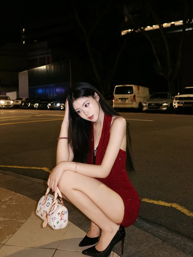 xmmsub's tweet photo. she can make me cum on her legs and eat it all up https://t.co/8WgIACMHbr