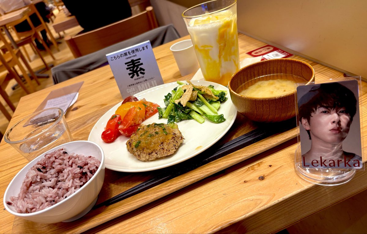 mango_akako's tweet photo. そういえば、映画🎬観る前にランチしました╰(*´︶`*)╯♡
新宿ピカデリーと同じ建物内の地下1Fにある MUJIカフェ🍽️に行きました‼️MUJIカフェ久しぶりだったから嬉しかった‼️☺️ https://t.co/qSoScEn2la
