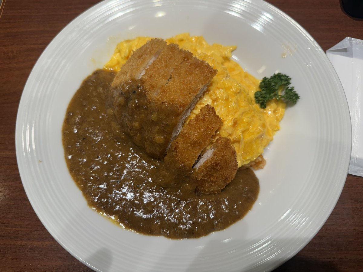 EmA3e's tweet photo. どっかの誰かのおかげでカレーモチベえぐい https://t.co/xb06e1qYwA