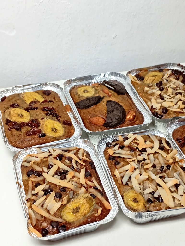 rals_sweets2026's tweet photo. It's another rainy Friday and our goodies are in stock

Our Moist, Fluffy and Yummy Cake and Banana Bread Loaves are a banger at any time of the day

Whic of them will you be pairing with that hot cup of tea, beverage or coffee?

To order, DM now https://t.co/mrzb6eEuUW

📍Lagos https://t.co/iOrAylV26L