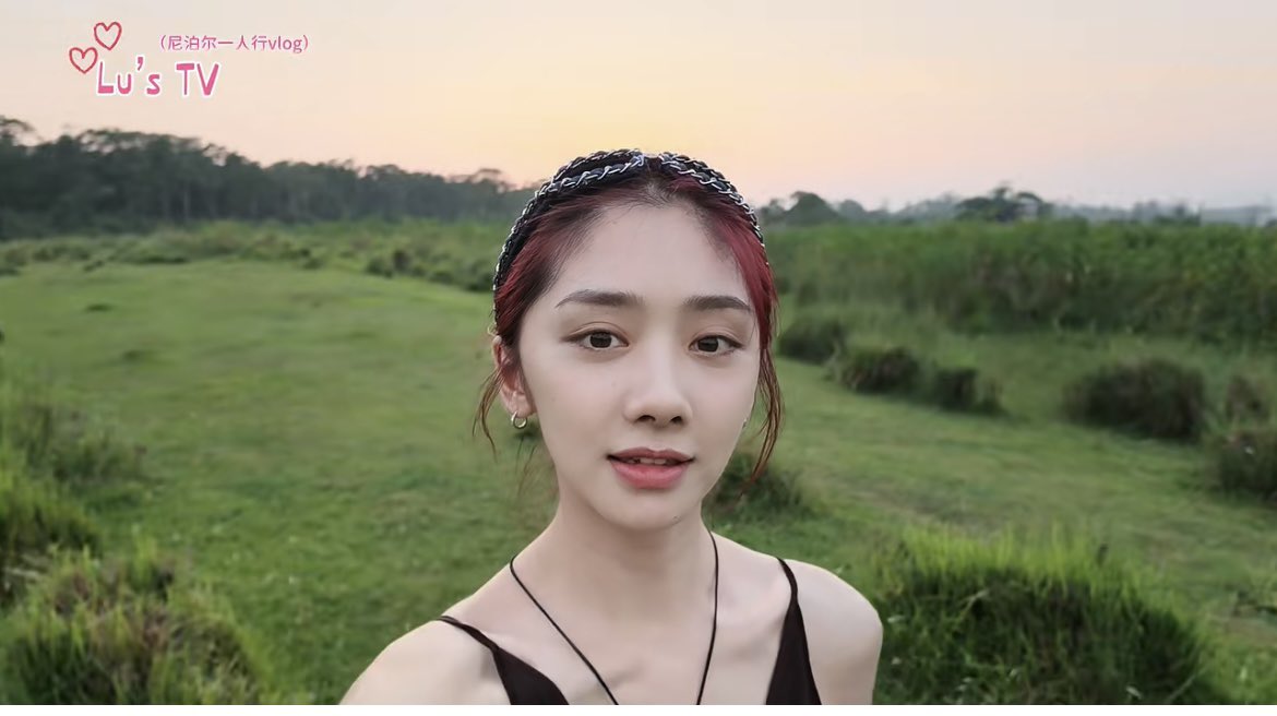 Athy_vinky's tweet photo. Lulu shines so beautifully, it seems she likes the atmosphere of Nepal😍😍😍💚💚💚💚
#Wangyinglu
#VlogNepal https://t.co/Eh1B5EdApN