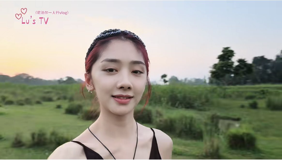 Athy_vinky's tweet photo. Lulu shines so beautifully, it seems she likes the atmosphere of Nepal😍😍😍💚💚💚💚
#Wangyinglu
#VlogNepal https://t.co/Eh1B5EdApN