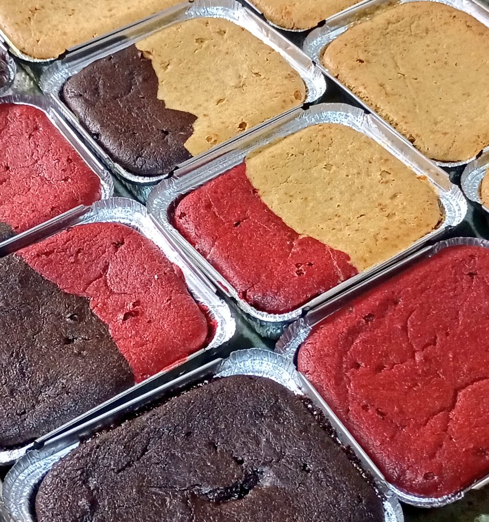rals_sweets2026's tweet photo. It's another rainy Friday and our goodies are in stock

Our Moist, Fluffy and Yummy Cake and Banana Bread Loaves are a banger at any time of the day

Whic of them will you be pairing with that hot cup of tea, beverage or coffee?

To order, DM now https://t.co/mrzb6eEuUW

📍Lagos https://t.co/iOrAylV26L