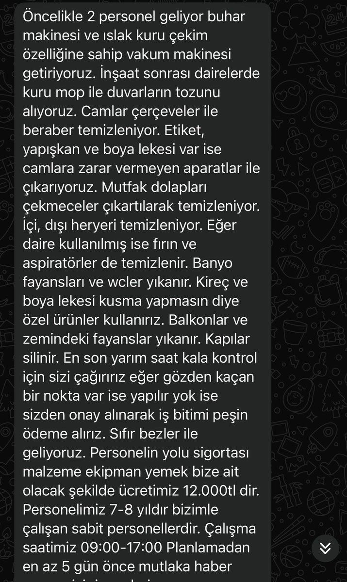Baco_Analiz's tweet photo. Ev taşımak zaten başlı başına bir kaos yönetimi. Tam stres seviyem zirvedeyken temizlik şirketinden şöyle bir mesaj geldi.

Adamlar ben daha sormadan yol, yemek, bez, deterjan, ekipman dahil her şeyi netleştirmiş. Üstüne bir de "7-8 yıldır bizimle çalışan ekip" diyerek güven vermişler. En son "gel kontrol et, onaylarsan öde" diyorlar.

Hizmet satıyorsanız müşterinin kafasındaki soru işaretlerini daha o sormadan yok etmeniz gerekir. Şöyle kurumsal ve net süreçlerle çalışan işletmelerin hastasıyım. Paranın hakkını vermek tam olarak budur.