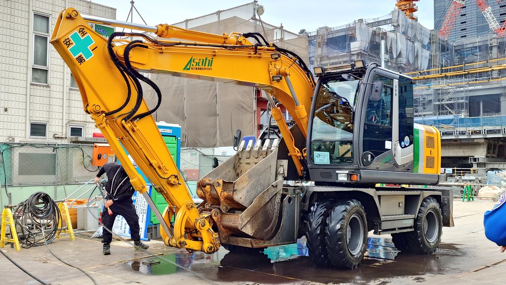A_PC1250_11_N's tweet photo. 日立建機 ZX145Wｰ3 ホイール式油圧ショベル (朝日重機建設) https://t.co/GypdTmW87J