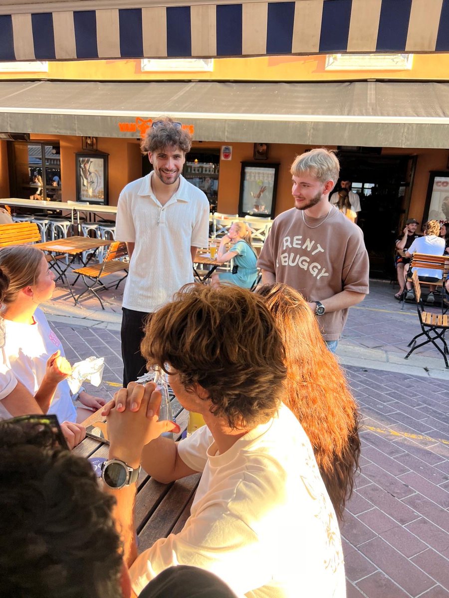 GADDICTIONfr's tweet photo. 🛵 La #CotedAzurFrance vit au rythme des soirées en terrasse, et nos équipes mobiles accompagnent ce moment de convivialité pour faire en sorte qu’il se termine en toute sécurité. https://t.co/p5paDtMMYT