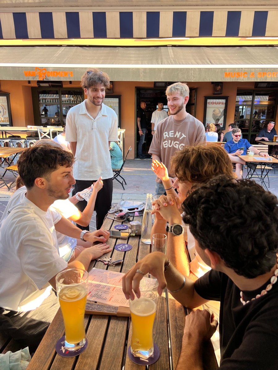 GADDICTIONfr's tweet photo. 🛵 La #CotedAzurFrance vit au rythme des soirées en terrasse, et nos équipes mobiles accompagnent ce moment de convivialité pour faire en sorte qu’il se termine en toute sécurité. https://t.co/p5paDtMMYT