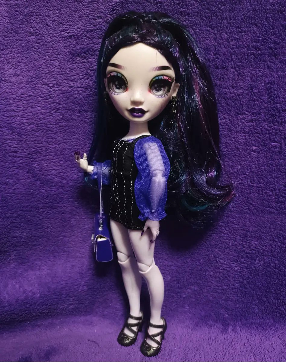 VeronicaStorm98's tweet photo. Naomi being beautiful.🖤💜
#mga #dolls #rainbowhigh #shadowhigh #stormtwins #naomistorm #shadowhighdoll #shadowhighdolls #restyle #dollrestyle #dollphotography #cute #casual #goth #blackandpurple #purple #black https://t.co/EuwpBdggMz
