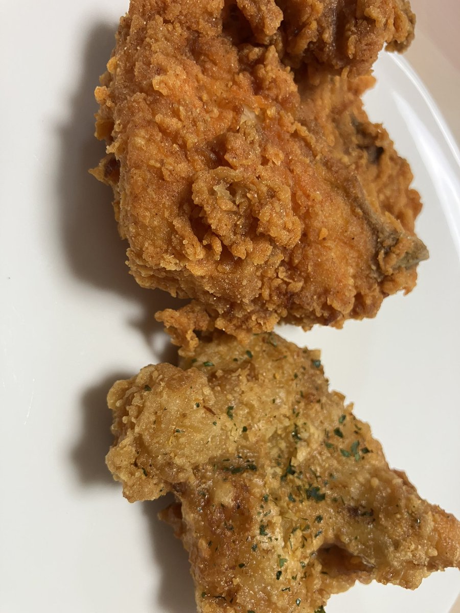 _______23's tweet photo. レッドホットチキンと
グリーンホットウィング
食べるぞ
@KFC_jp https://t.co/yWLKXf2n6t